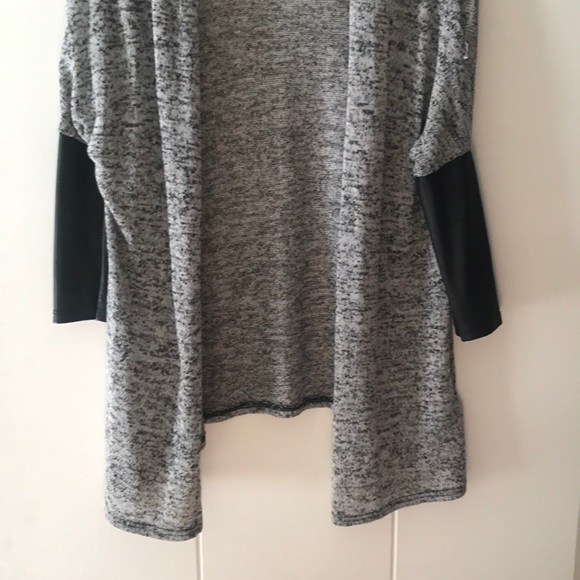 New Divided knit sweater with leather sleeve - Picture 6 of 6